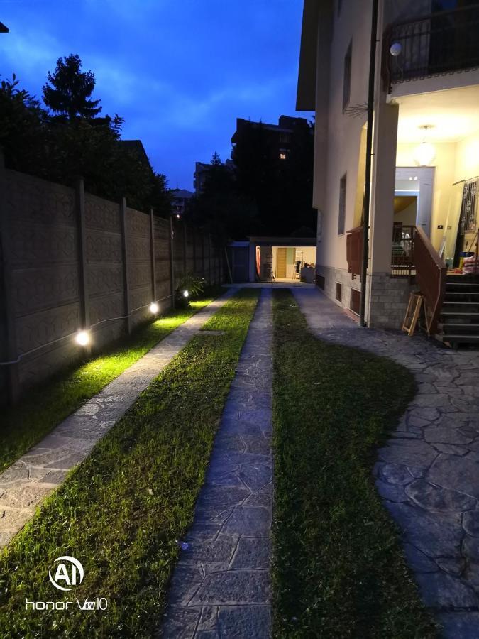 Отель Flatmilan Чернуско-суль-Навильо Экстерьер фото